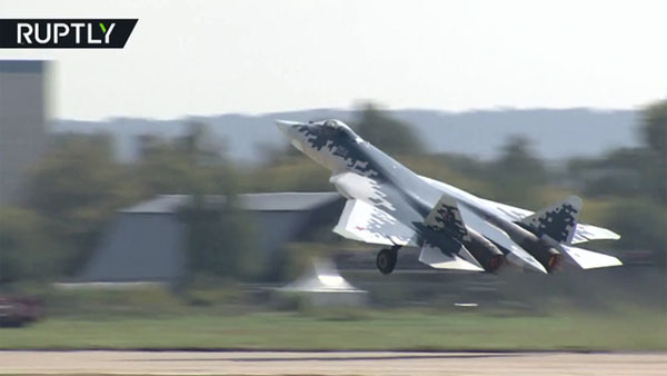 Video “bóng ma bầu trời” Su-57 Nga nhào lộn điêu luyện trên không