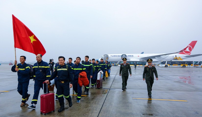 Hoàn thành nhiệm vụ ở Thổ Nhĩ Kỳ, Đoàn cứu hộ Bộ Công an về nước