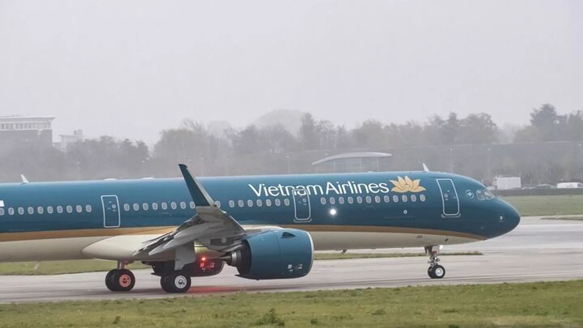 Bão số 3 Wipha đang áp sát Việt Nam, 48 chuyến bay bị hoãn, huỷ