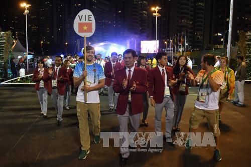 Cờ Việt Nam tung bay tại làng Olympic