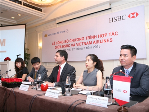 Ngân hàng ngoại đầu tiên hợp tác với Vietnam Airlines