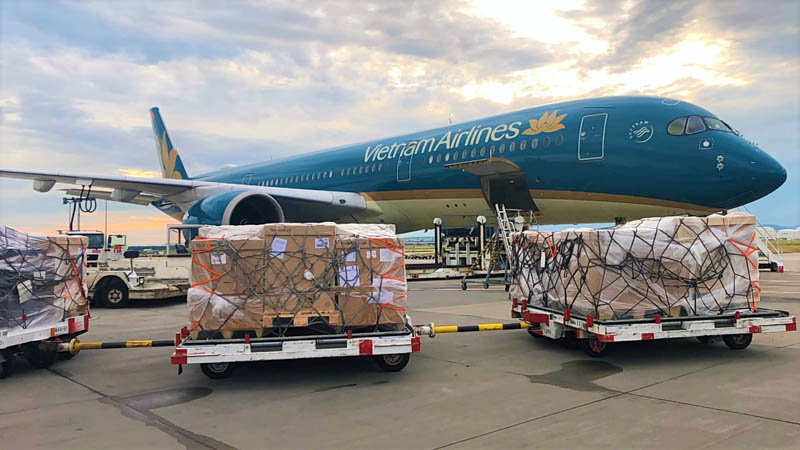 VNA vận chuyển miễn phí 190.000 bộ kit xét nghiệm Covid-19 của Đức viện trợ Việt Nam