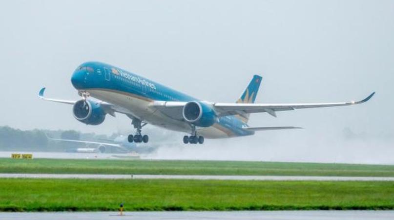 Hàng không tiếp tục điều chỉnh nhiều chuyến bay do cơn bão Wipha