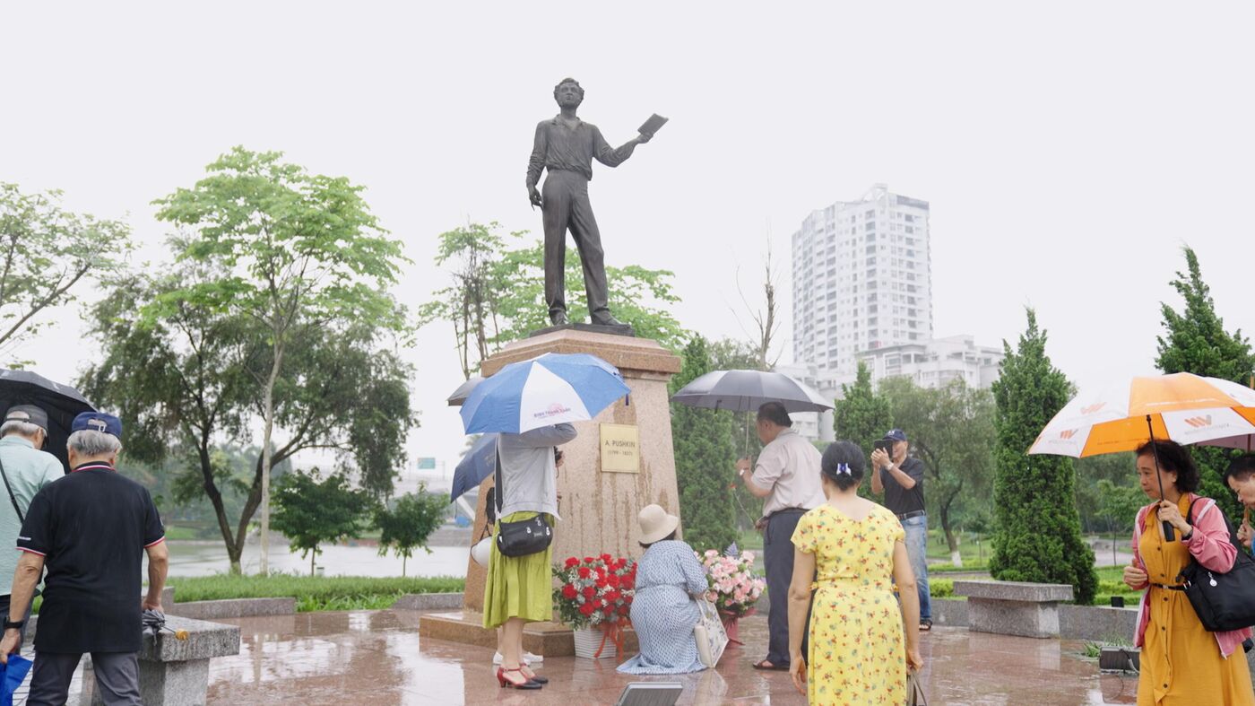 Tình yêu thơ ca Nga trong đời sống của người Việt Nam