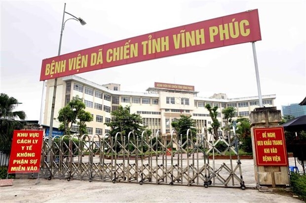 Vĩnh Phúc tìm người đi xe máy chở F0 trốn khỏi bệnh viện dã chiến