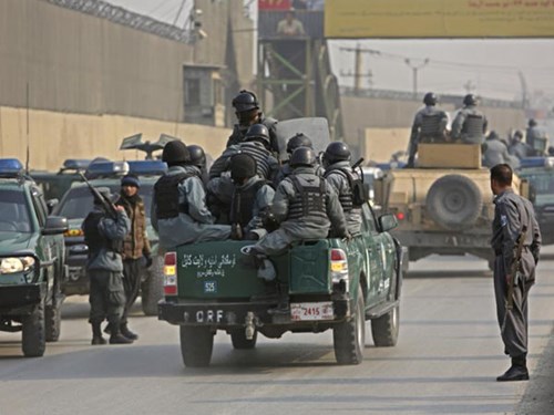 Đang đà bán chạy, Charlie Hebdo bất ngờ…hoãn phát hành