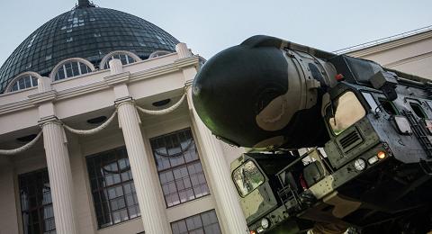 Vũ khí Nga hùng dũng tiến vào thủ đô, gây choáng ngợp