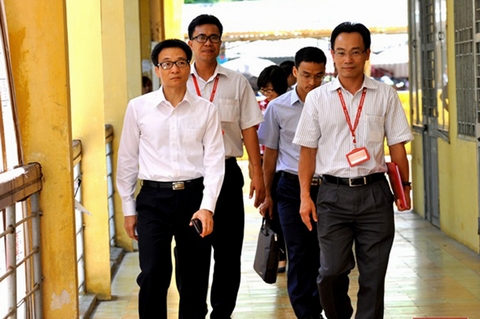 Phó Thủ tướng Vũ Đức Đam thị sát kỳ thi