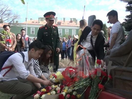 Hội thảo “Hồ Chí Minh và 100 năm Cách mạng Tháng 10 tại Nga”