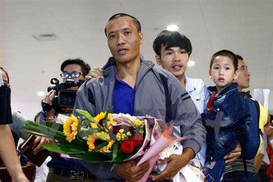 Nghẹn ngào đón ba thuyền viên bị cướp biển Somalia bắt giữ trở về