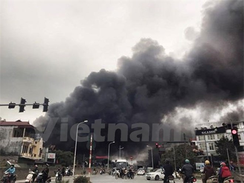 Hà Nội: Xảy ra cháy lớn tại khu vực chợ Nhật Tân