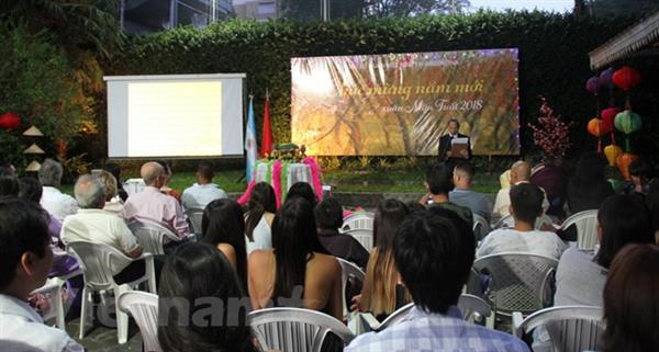 Cộng đồng người Việt tại nhiều nước tổ chức gặp mặt mừng Xuân