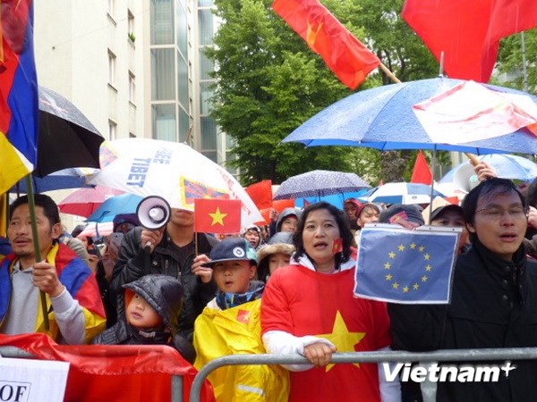 Kiều bào Áo tuần hành: Việt Nam chưa bao giờ đơn độc