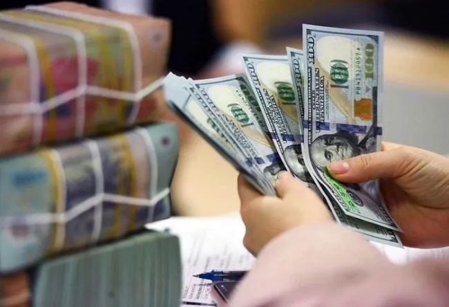 Yếu tố nào khiến đồng USD trên thị trường tự do lập kỷ lục mới?