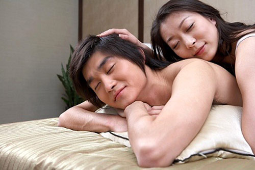 Vợ chồng hùng hục ‘khai sex’ đầu năm