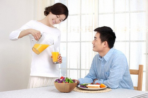 Vợ đẹp như tranh, con ngoan học giỏi, giàu có, chồng vẫn ngoại tình
