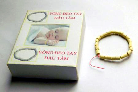 U mê: Mua vòng dâu, bột tẩy uế đuổi ma ‘tháng cô hồn’