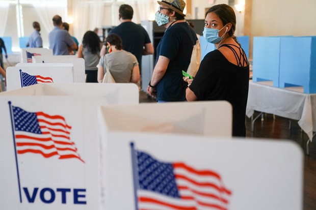 Bầu cử Mỹ 2020: Tổng thống Trump giành những chiến thắng đầu tiên
