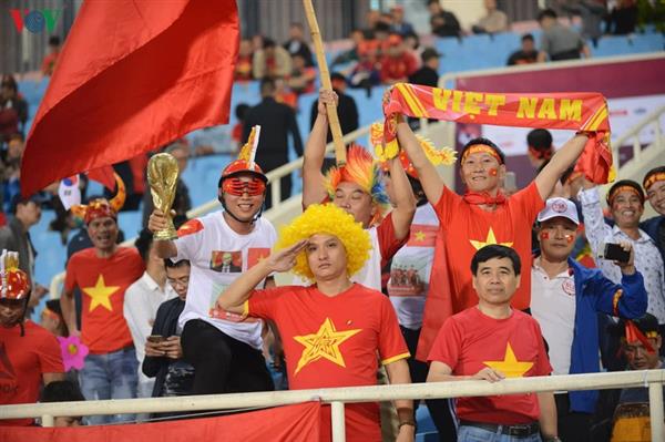CĐV Việt Nam biến Mỹ Đình thành “chảo lửa” tiếp đón ĐT UAE