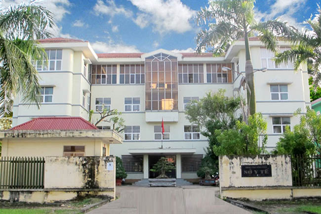Vĩnh Phúc tạm đình chỉ PGĐ Sở Y tế, Chủ tịch huyện chậm tham mưu chống dịch