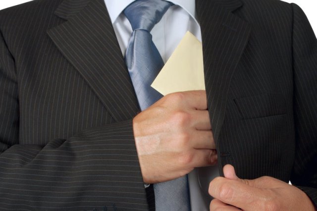 Trưởng phòng quản lý  di trú FMS bị bắt vì nhận hối lộ ở Kaluga