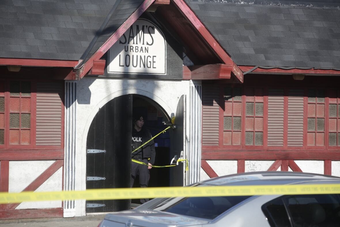 Xả súng tại Canada, Pháp, Nam Phi gây thương vong