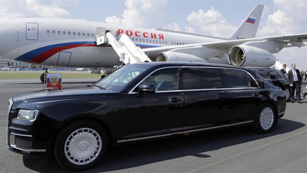 Siêu xe chở Tổng thống Putin gây chú ý khi thăm nhà máy Mercedes-Benz