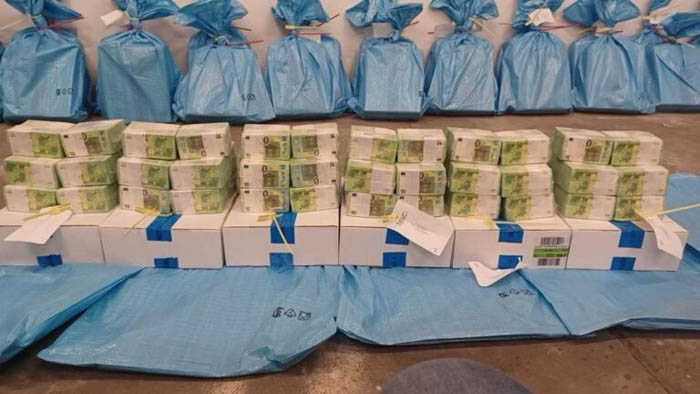 Hungary chặn đoàn xe chở tiền và vàng liên quan Ukraine, mở cuộc điều tra quy mô lớn