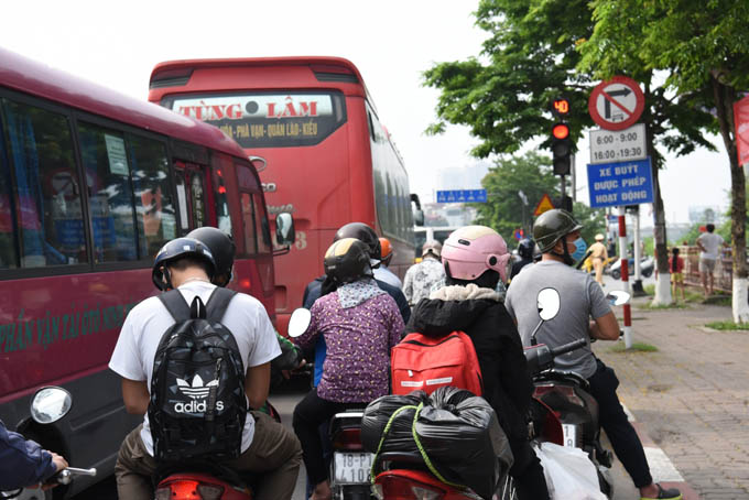 Hà Nội ra công điện yêu cầu người trở về Thành phố bắt buộc phải khai báo y tế