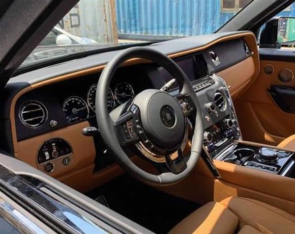 Siêu SUV Rolls-Royce Cullinan thứ 5 cập bến Việt Nam, đẳng cấp với 4 ghế ngồi chuyên biệt