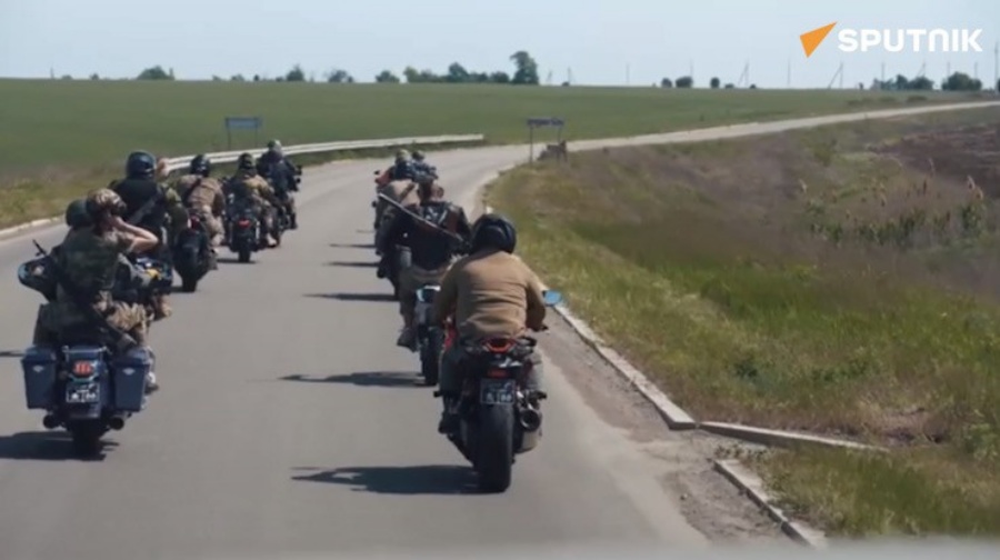 Báo Nga đăng video hiếm về cảnh lực lượng xe gắn máy đột phá cứ điểm ở Ukraine