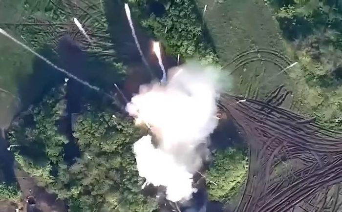 UAV tự sát Lancet xuyên thủng lưới bảo vệ hệ thống phòng không Buk