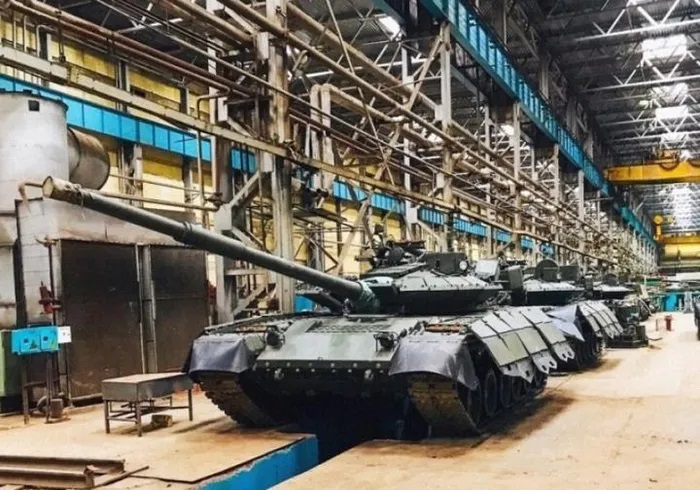 Tại sao nhà máy sản xuất xe tăng Omsk lại không sản xuất T-90?