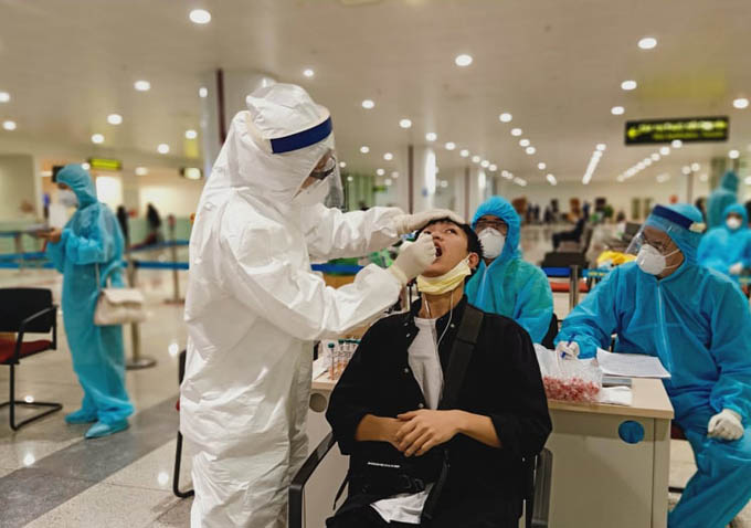 TPHCM: Phí xét nghiệm COVID-19 cho người xuất cảnh là 734.000 đồng