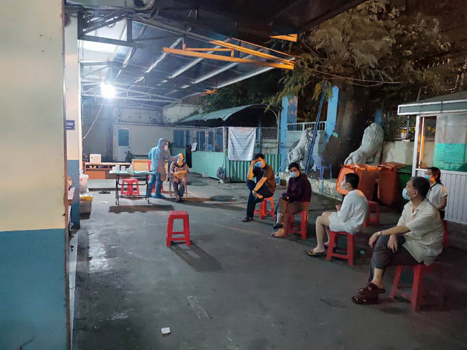 Xét nghiệm lại cho nhân viên ở sân bay Tân Sơn Nhất