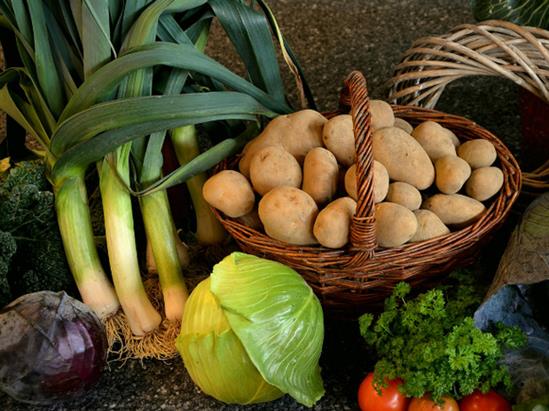 Mùa hè lạnh:  Rau củ quả tăng giá và những biến đổi của thị trường