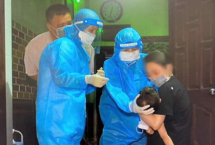 KHẨN: Tìm người dự đám cưới có khách tới quán bar phát hiện 6 nữ nhân viên dương tính SARS-CoV-2