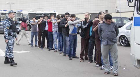 Moskva: Lao động nhập cư hỗn chiến, cảnh sát tạm giữ 450 người