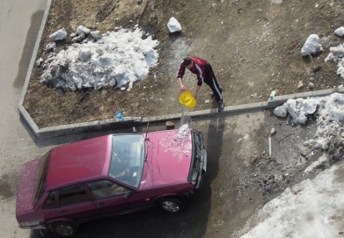 Tỉnh Moskva: Rửa xe ô tô và giặt thảm ngoài sân sẽ bị phạt