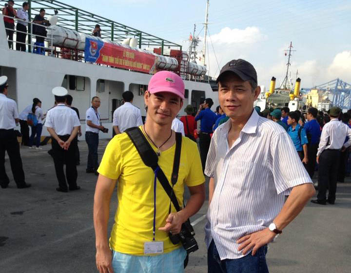 Hình ảnh Xuân Bắc lên đường ra Trường Sa