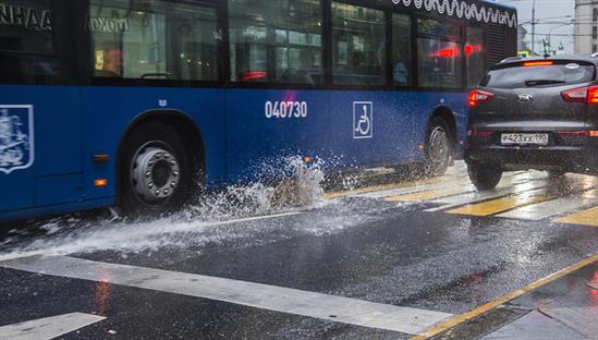 Moskva có mưa giông, sấm sét, nhiều tuyến đường bị ngập úng