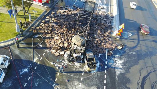 Moskva: Tai nạn nghiêm trọng trên đường cao tốc Warsawskoye