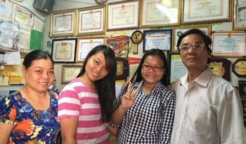 Chị lao công trào nước mắt kể về con gái được nhận học bổng 7 tỉ của Harvard