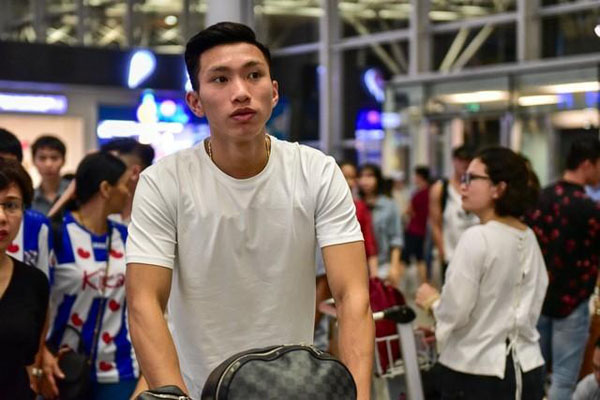 Đoàn Văn Hậu gặp trục trặc ở Nga, ngày mai mới hội ngộ HLV Park Hang-seo