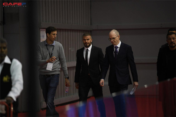 HOT: David Beckham vừa xuất hiện đầy phong độ và đẳng cấp tại sự kiện ra mắt ô tô VINFAST ở Paris!