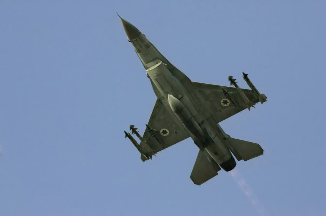 Israel tấn công các mục tiêu quân sự tại các căn cứ của Syria