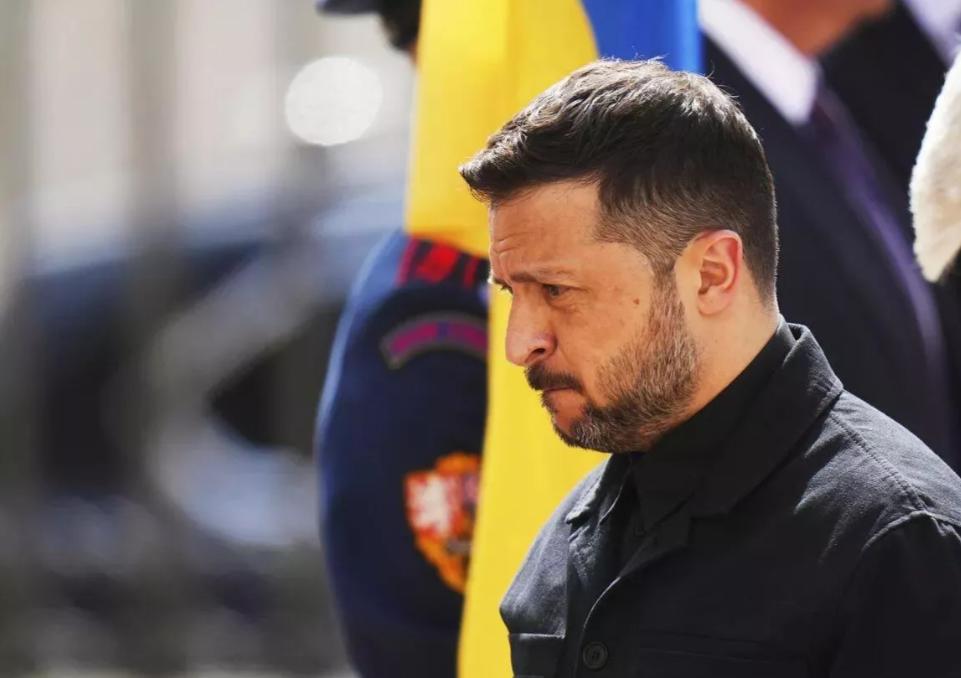 'Không có quyền': Phương Tây mạnh mẽ hạ giọng Zelensky